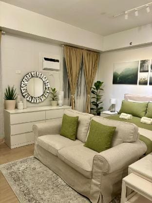 Stylish City Condo near SM City Sta Rosa Vacation rental in Santa Rosa