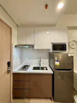 Stylish City Condo near SM City Sta Rosa Vacation rental in Santa Rosa