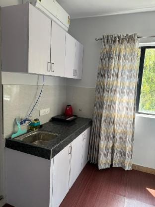 Flow: Studio in Koregaon Park | WiFi Smart TV AC Vacation rental in Pune