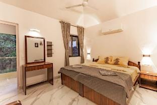 Modern 1BHK Condo | W/S. Pool | 3m. Walk To Beach Apartment in Goa, India