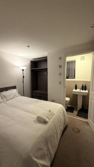1 Bedroom Fully Furnished Apartment Apartment in Leicester