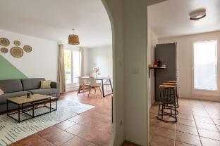 10min RER D/T12, Terrace, Private Parking Vacation rental in Île-de-France