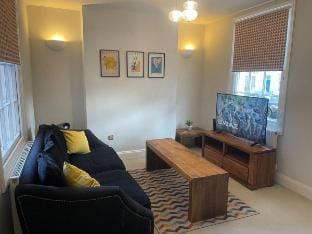 Stylish townhouse in Leamington with parking Vacation rental in Royal Leamington Spa