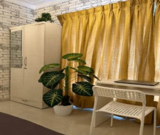 Boutique: Room in Koregaon Park WiFi, Ac, Smart Tv Vacation rental in Pune