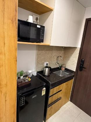 Bay: Private Plush Studio with Hill & Pond View Vacation rental in Pune