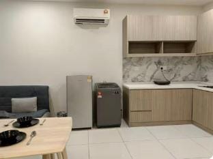 Atria Mall[King Bed,Netflix,Washer,ShowerScreen] Apartment in Petaling Jaya