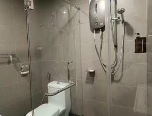 Atria Mall[King Bed,Netflix,Washer,ShowerScreen] Apartment in Petaling Jaya