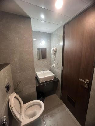 Solace: Pvt Studio at High Floor. AC Fast WiFi Vacation rental in Pune