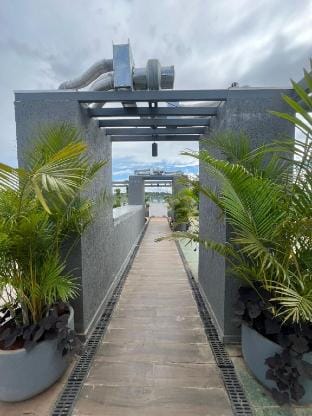 Solace: Pvt Studio at High Floor. AC Fast WiFi Vacation rental in Pune