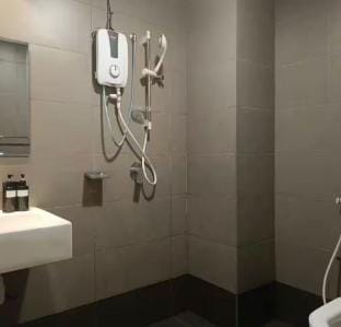 Atria Mall[King Bed/Washer/Netflix,Lv17 City View] Vacation rental in Petaling Jaya