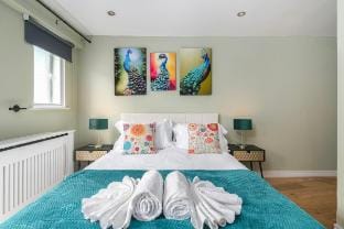 Luxury 70 sqm 1 Bedroom Hoxton Square London Near Old St Tube and Metro Sleeps 4 (F3 HP) Vacation rental in London Borough of Islington