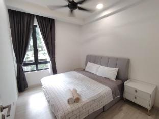 Spacious 3 Bedroom NEW unit Vacation rental in Petaling Jaya