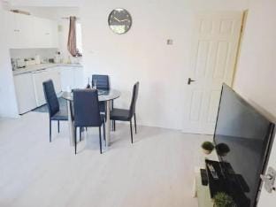 2 Bedroom Flat near Heathrow airport Apartment in London Borough of Hillingdon