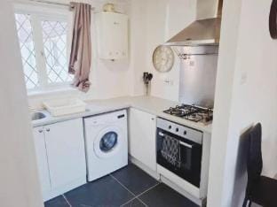 2 Bedroom Flat near Heathrow airport Apartment in London Borough of Hillingdon