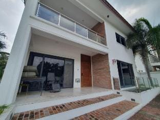 Resort-Style Villa in Angeles City (VILLA D) Vacation rental in Angeles