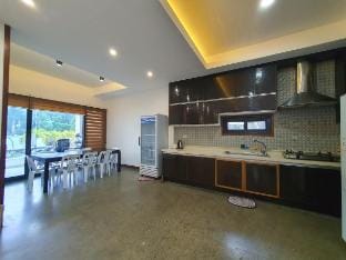 Resort-Style Villa in Angeles City (VILLA D) Vacation rental in Angeles