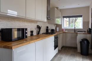 4-Bed Home | Parking Included | Great for Groups Vacation rental in Coventry