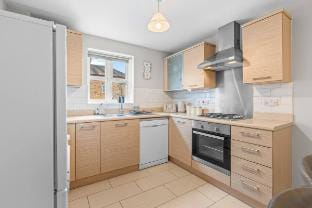 Executive 4-Bed House | Free Parking | Contractors Vacation rental in Coventry