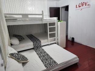 SOLO HOUSE for 2-12 pax 4mins ride to town Vacation rental in Baguio
