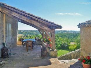 Charming Villa with Private Pool in Saint-Nazaire-de-Valentane Villa in Occitanie