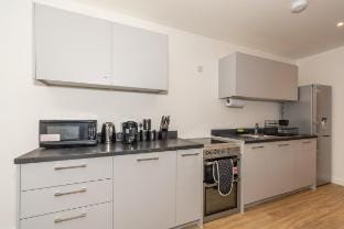 Cosy Modern 2-Bed|Zone 1 LDN|Balcony view of Shard Vacation rental in London Borough of Southwark