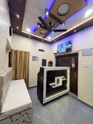 Cozy Room Just 100m from Kashi Vishwanath Temple Vacation rental in Varanasi