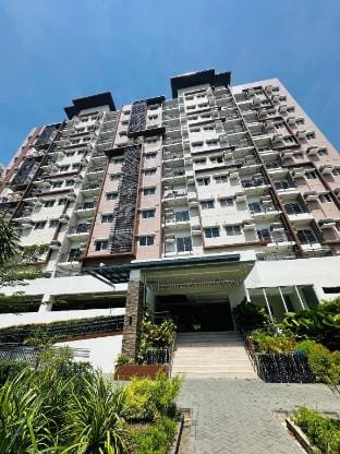 Matina Enclaves up to 24 pax near SM Ecoland & DGT Apartment in Davao City