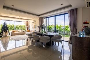 Villa with rooftop pool 5 bedrooms  in Laguna (Bangtao) Vacation rental in Choeng Thale