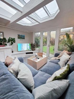 Cosy 2-Bed Flat with Wi-Fi | Near Station, Beach Vacation rental in Folkestone