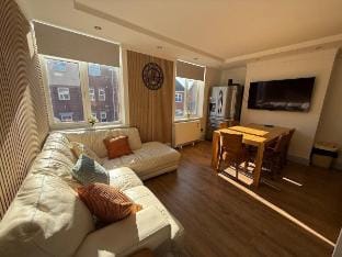 Spacious 4BR for Contractors, Groups, Families Apartment in Bournemouth