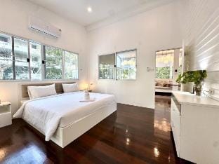 Beach Access Villa Vacation rental in Pattaya City