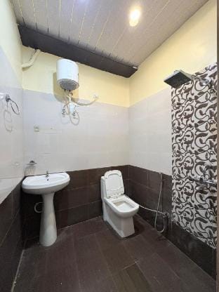 Divine Stay Near Kashi Vishwanath Temple Walkable Vacation rental in Varanasi