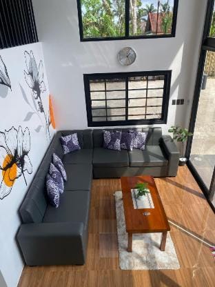KOUZI Tagaytay (10 guests) Vacation rental in Tagaytay