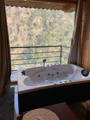 Tirthan Chalet | 5 bedroom Cottage with jacuzzi Vacation rental in Himachal Pradesh
