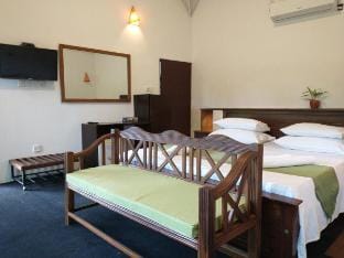 Cottage by The River - (The Wild Nillamba) Vacation rental in Gangawatakorale
