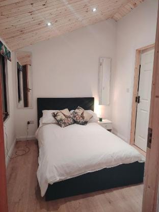 Skyview Cabin Vacation rental in Louth, Co. Louth, Ireland
