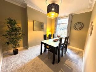 Central 4 bed home in Ecclesall near Peaks Vacation rental in Sheffield