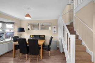 4 Bedroom Family House with Parking and Garden Vacation rental in Maidenhead