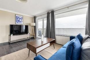 Luxury 2-Bed Netflix/Pool Table/Board Games Vacation rental in London