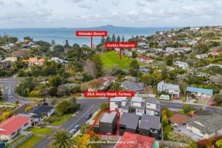 Holiday Escape Modern 4BR Home by Waiake Beach Vacation rental in Auckland