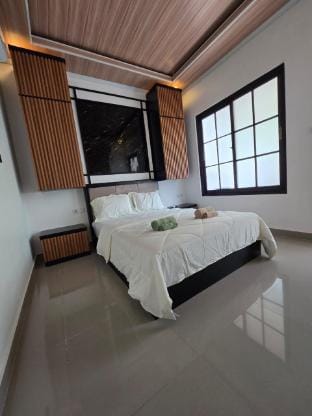 V Rooms Lightstar Hotel in Pujut