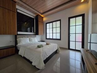 V Rooms Lightstar Hotel in Pujut