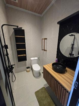 V Rooms Lightstar Hotel in Pujut