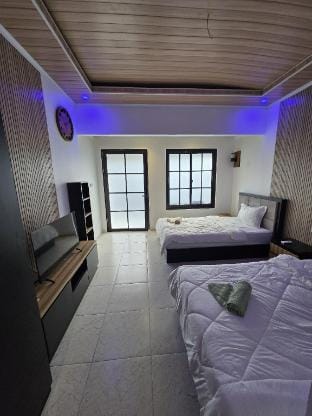 V Rooms Lightstar  Hotel in Pujut