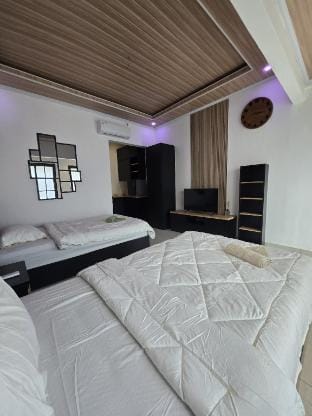 V Rooms Lightstar  Hotel in Pujut