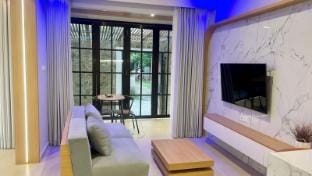 Modern lightstar villa mandalika Villa in Pujut
