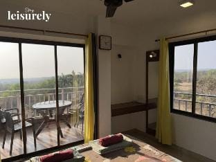 StayLeisurely Ocean Pearl 2BHK, Guhaghar Vacation rental in Maharashtra