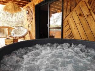 Cabin with private Jacuzzi Vacation rental in Calvisson