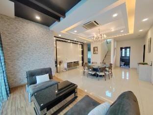 BungalowD Pool Villa 7R6B with karaok by IWH Vacation rental in Ipoh