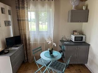 Quiet independant tiny-house Vacation rental in Provence